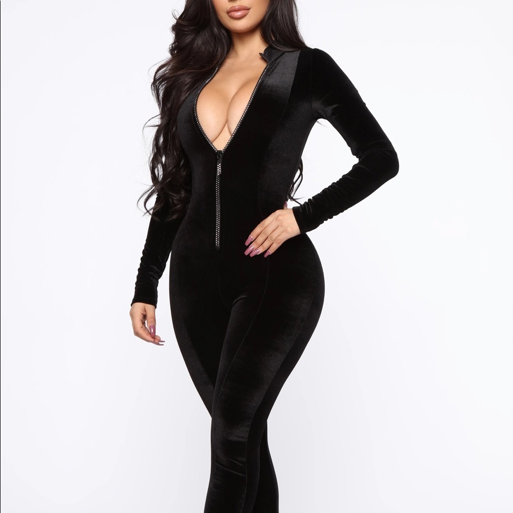 fashion nova jumpsuit small